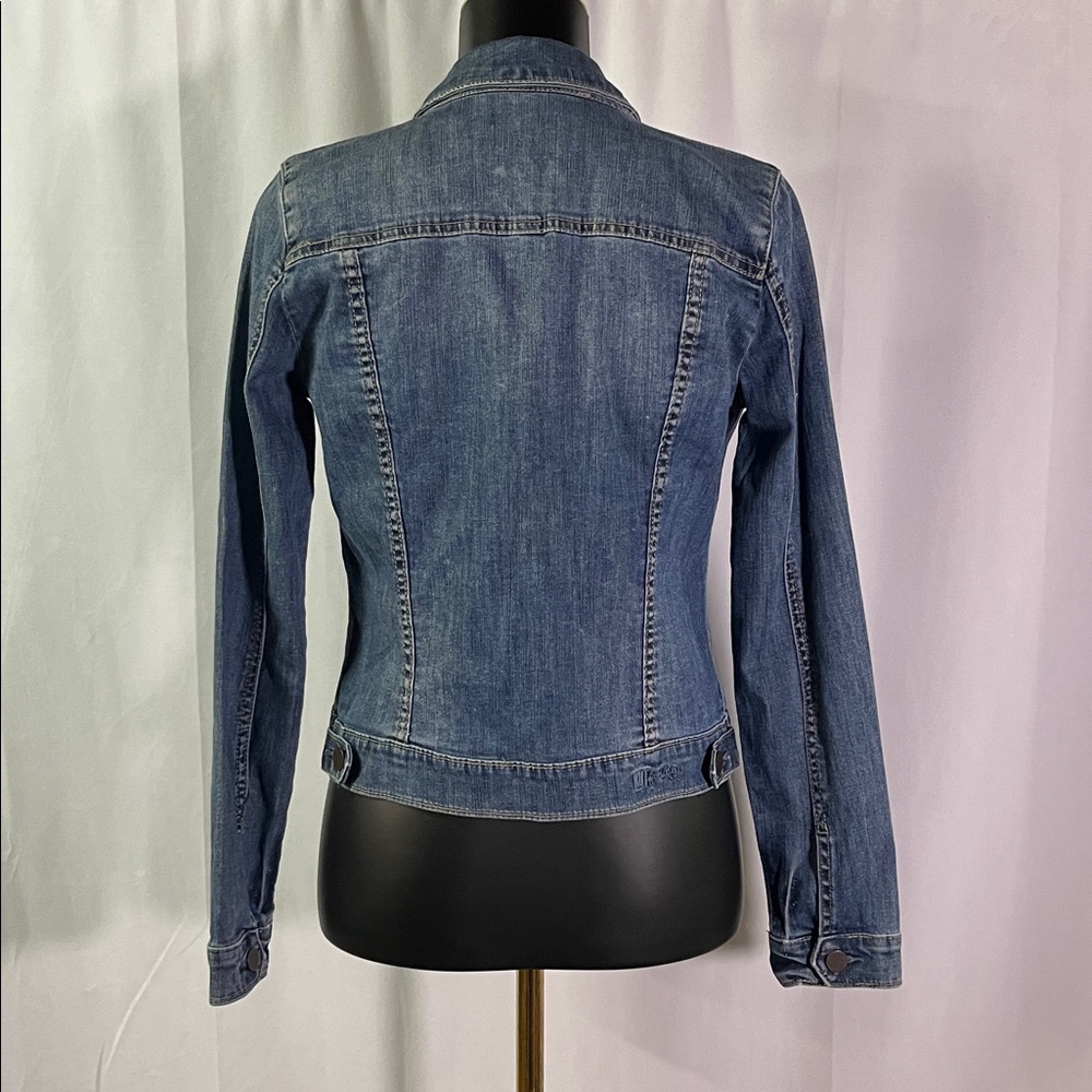 Kut from the Kloth Medium Wash Classic Button Front Cropped Denim Jacket - Picture 3 of 16